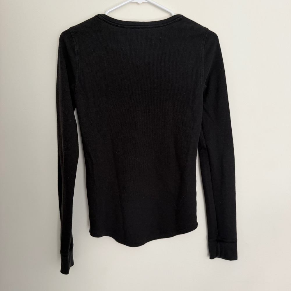 Victoria's Secret PINK Black Henley Top With Gold Accents, Size M - Picture 4 of 6